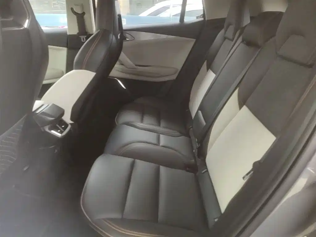 Lynk & Co 06 EM-P 2020 PHEV Plus фото 13
