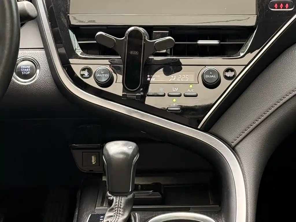 Toyota Camry 2023 2.0G Luxury Edition фото 7