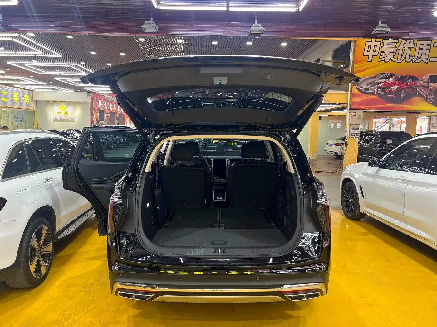 Hongqi HS7 2023 2.0T Auto 4WD Qi Chang Edition 6-Seater фото 10