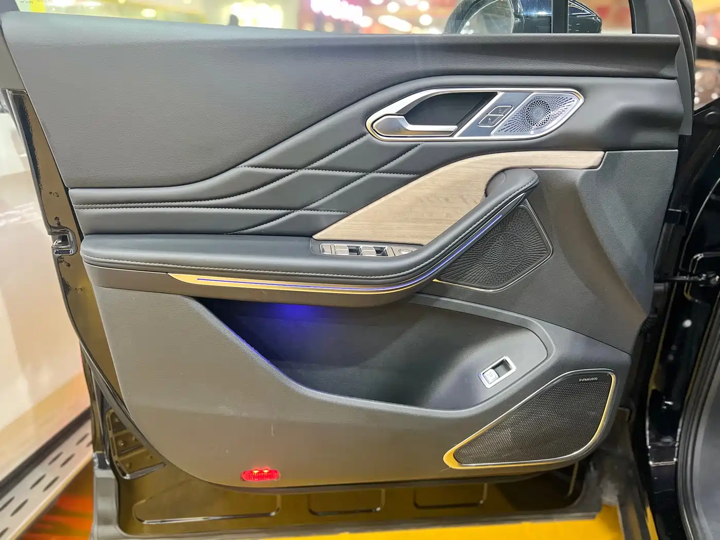 Hongqi HS7 2023 2.0T Auto 4WD Qi Chang Edition 6-Seater фото 7