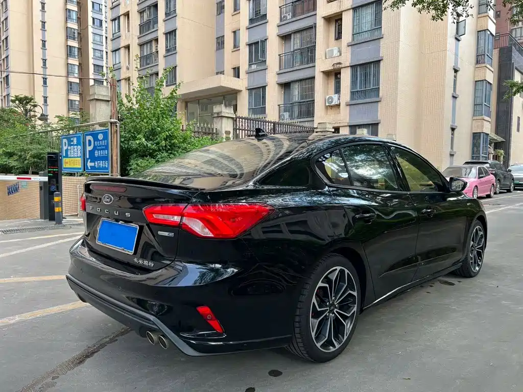 Ford Focus 2019 2020 Sedan EcoBoost 180 Automatic ST Line