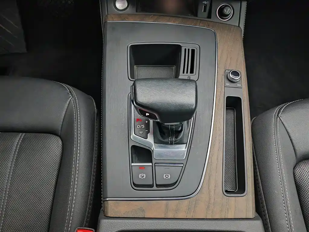 Audi Q5L 2022 Facelift 45T Luxury Elegance фото 13