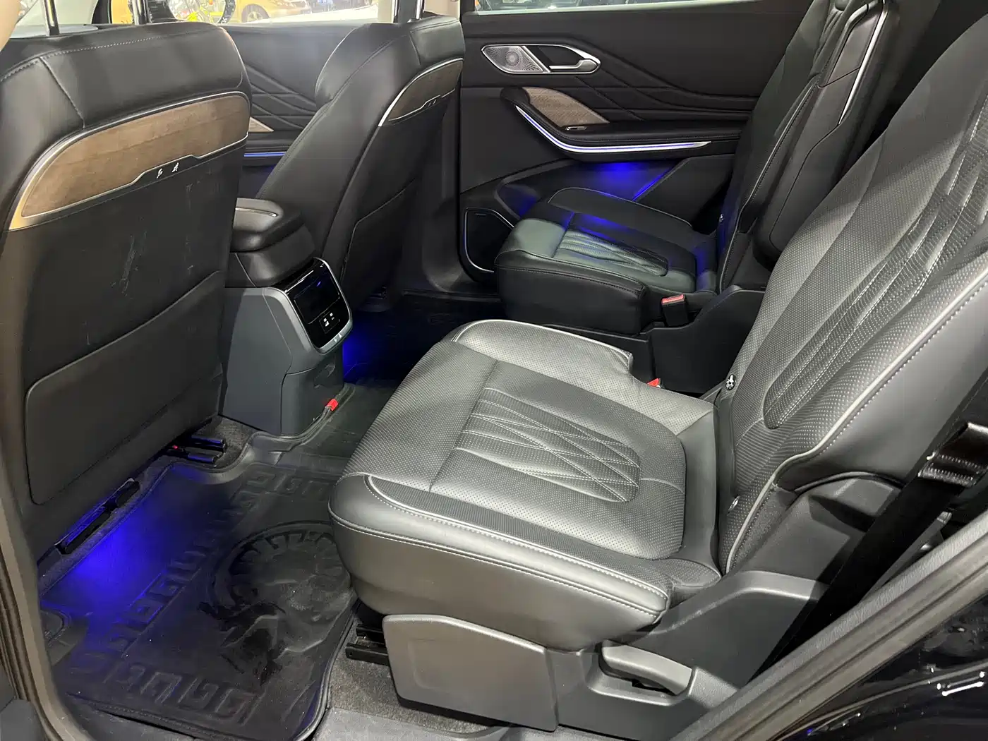 Hongqi HS7 2023 2.0T Auto 4WD Qi Chang Edition 6-Seater фото 9