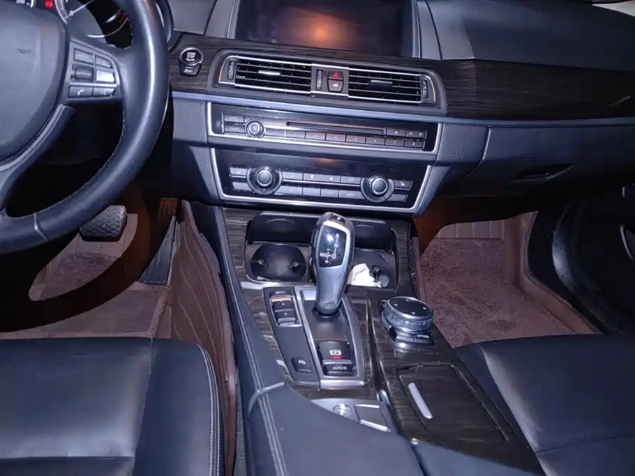 BMW 5 Series 2014 525Li Luxury Design Package фото 16
