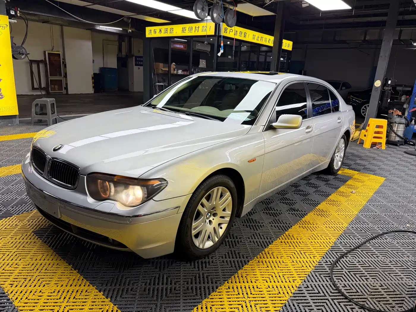 Photo 1 - BMW 7 Series