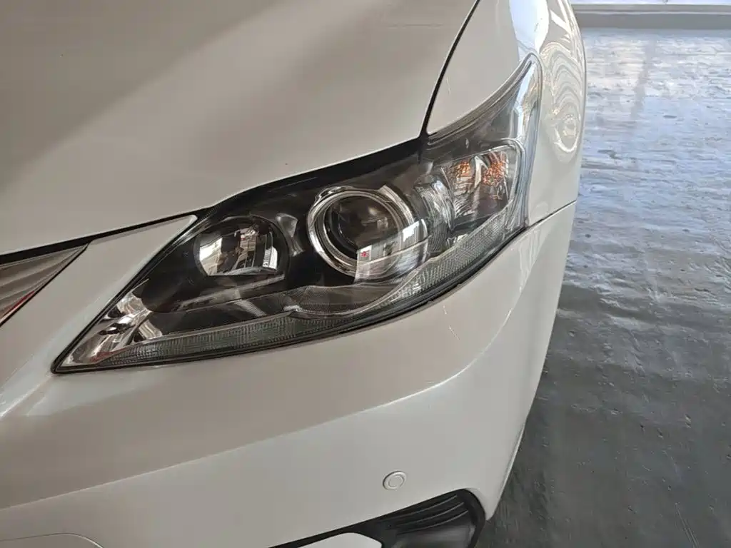 Photo 24 - Lexus CT