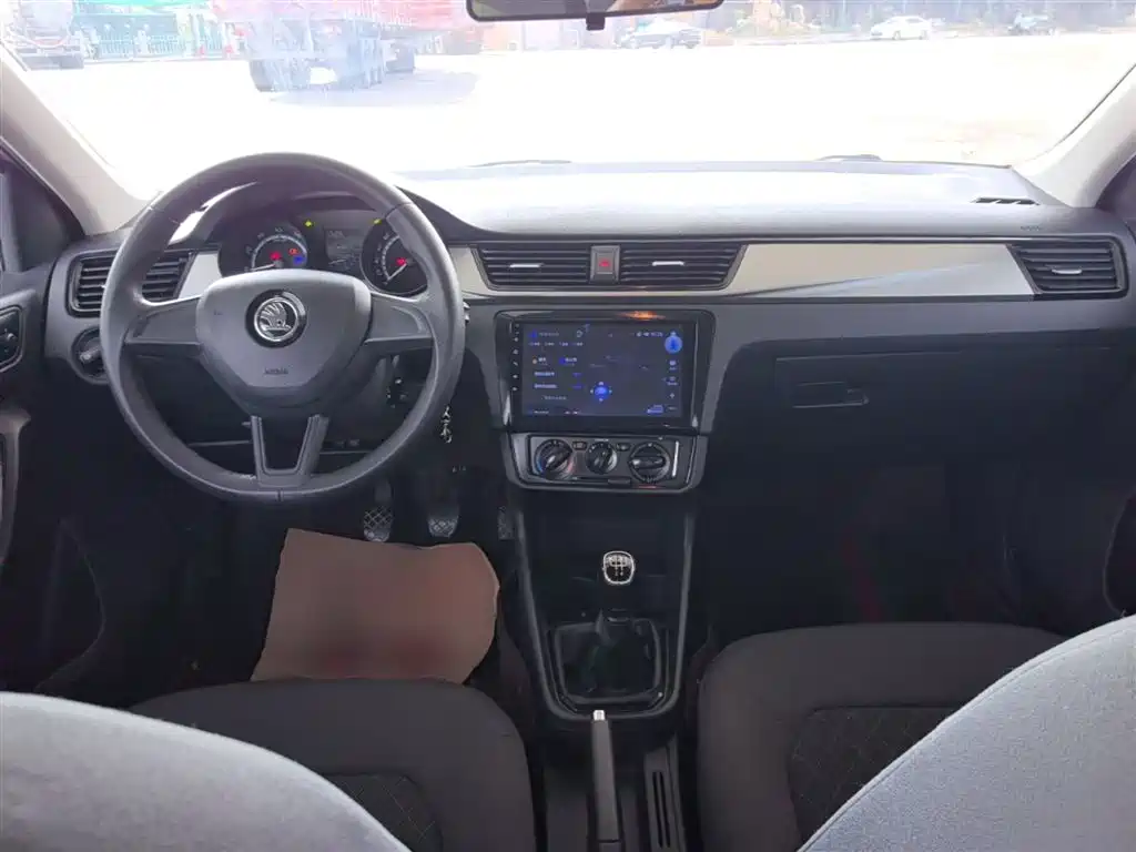 Škoda Rapid 2020 1.5L Manual Standard фото 10