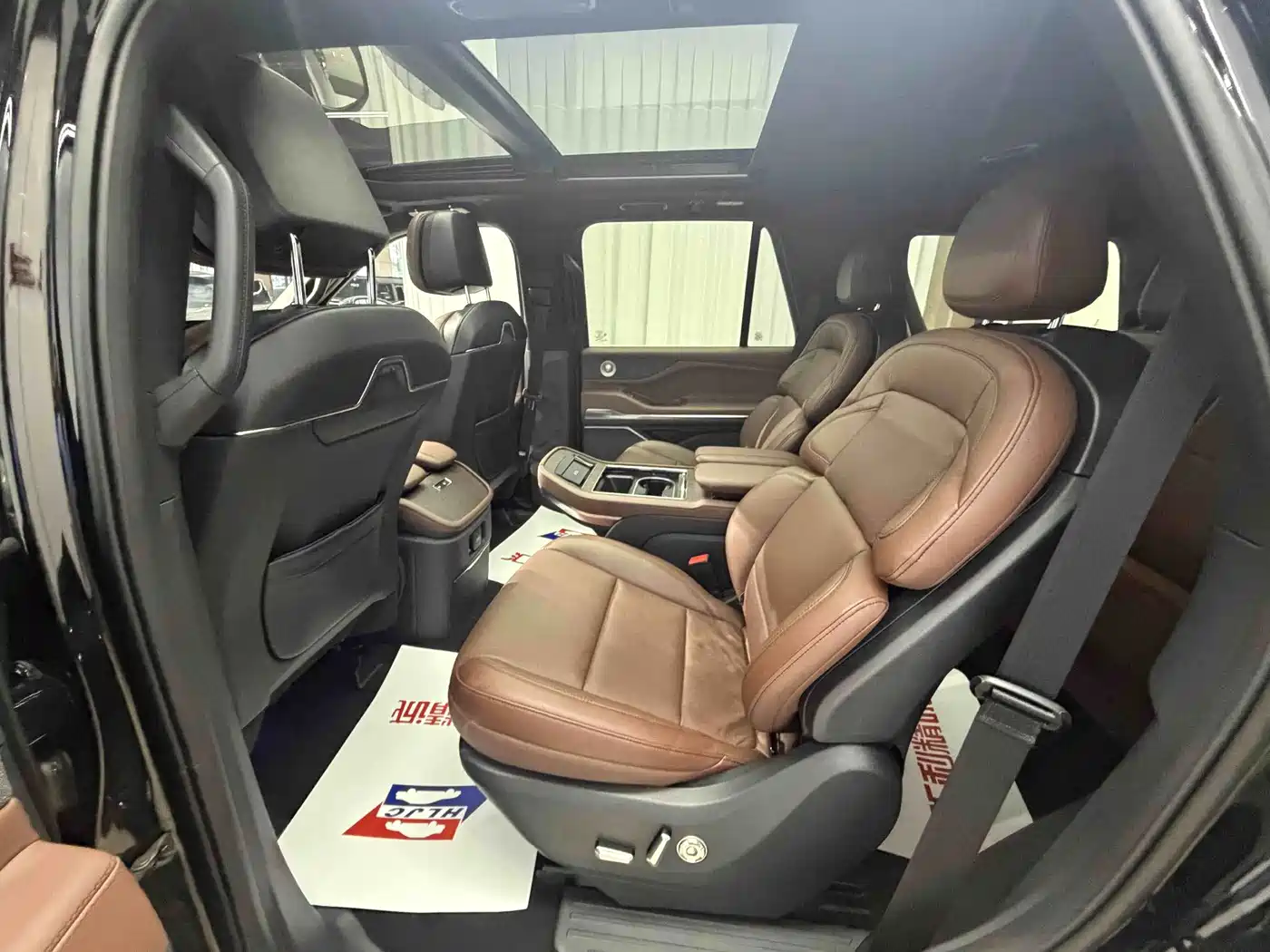 Фото 9 - Lincoln Navigator