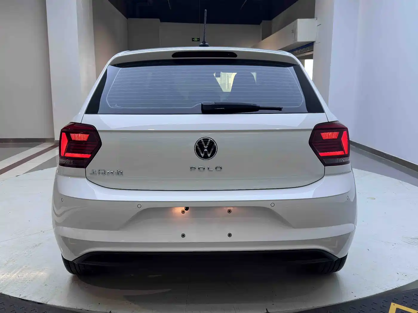 VOLKSWAGEN POLO