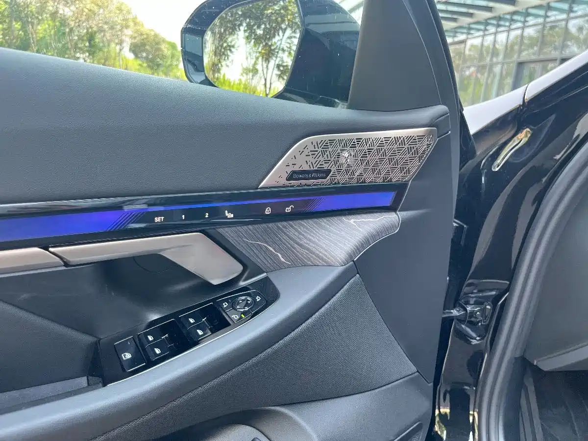 BMW 5 Series 2025 530Li Premium M Sport Package фото 21