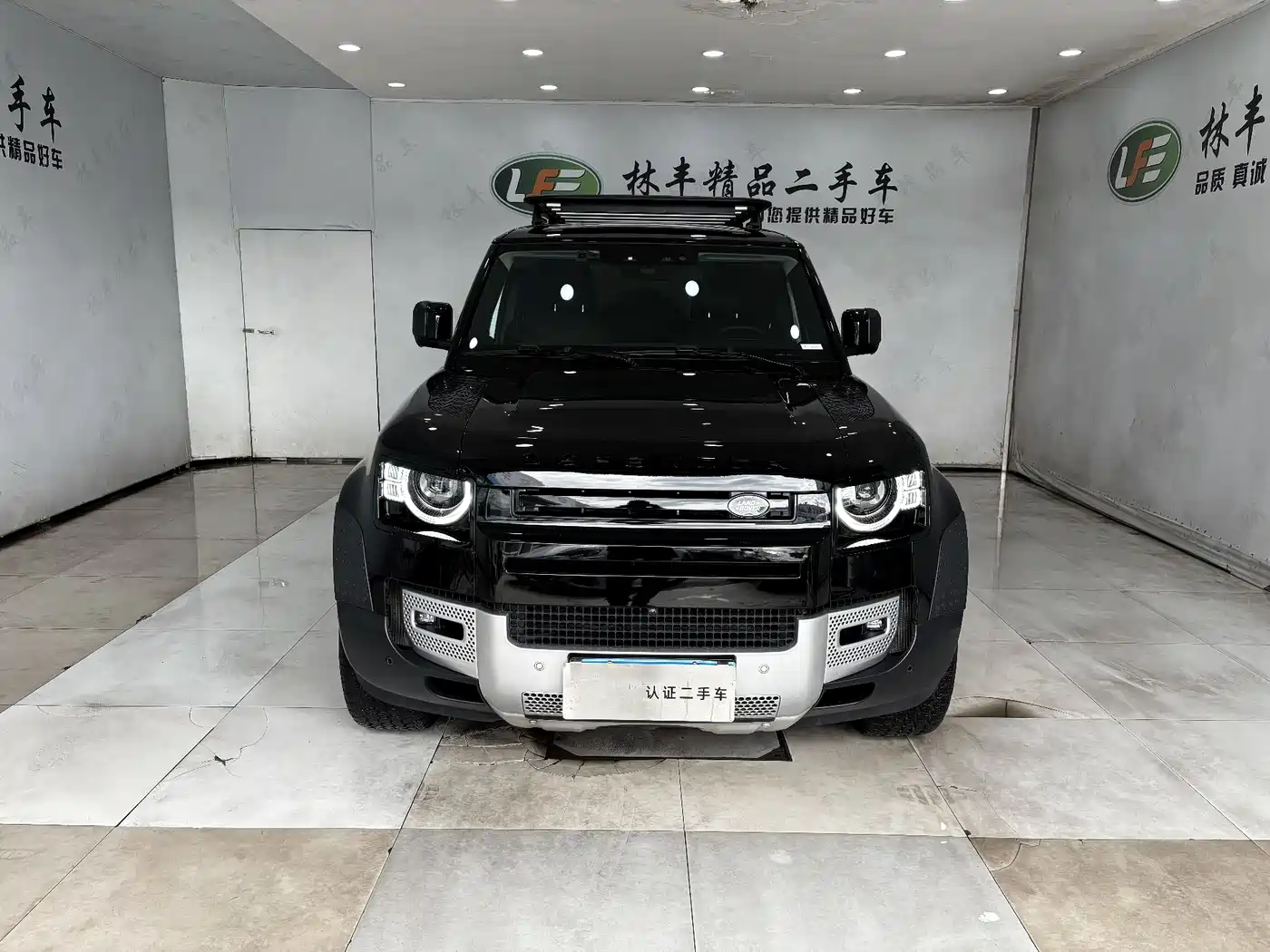 Land Rover Defender 2023 Model 110 3.0T P400 Dark Special Edition фото 2
