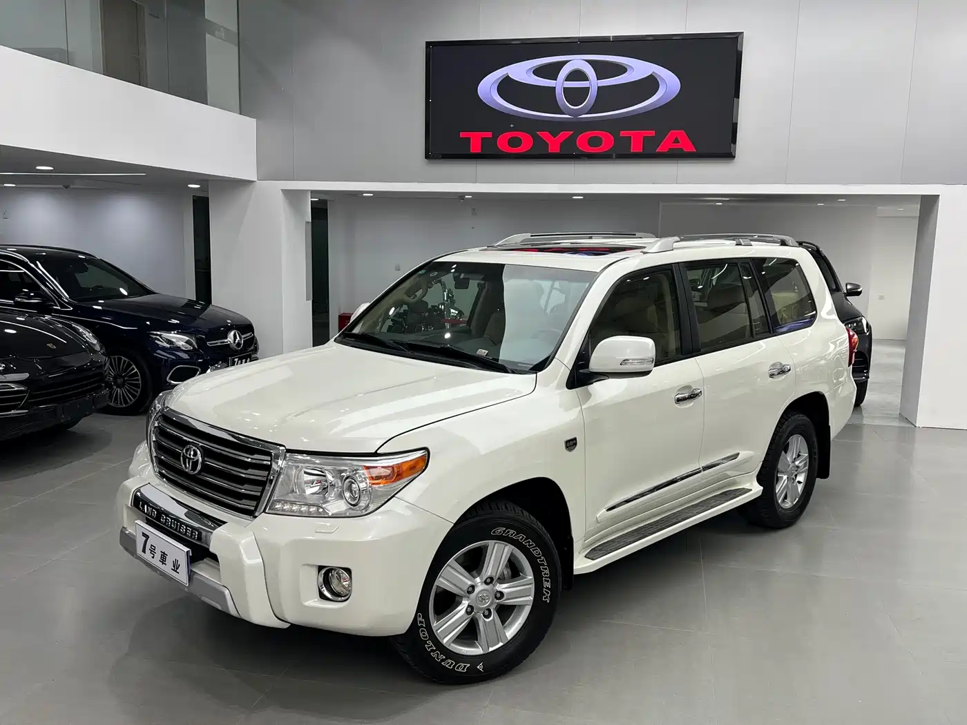 Toyota Land Cruiser (Import) 2015 4.6L V8 Middle East Limited Edition фото 22