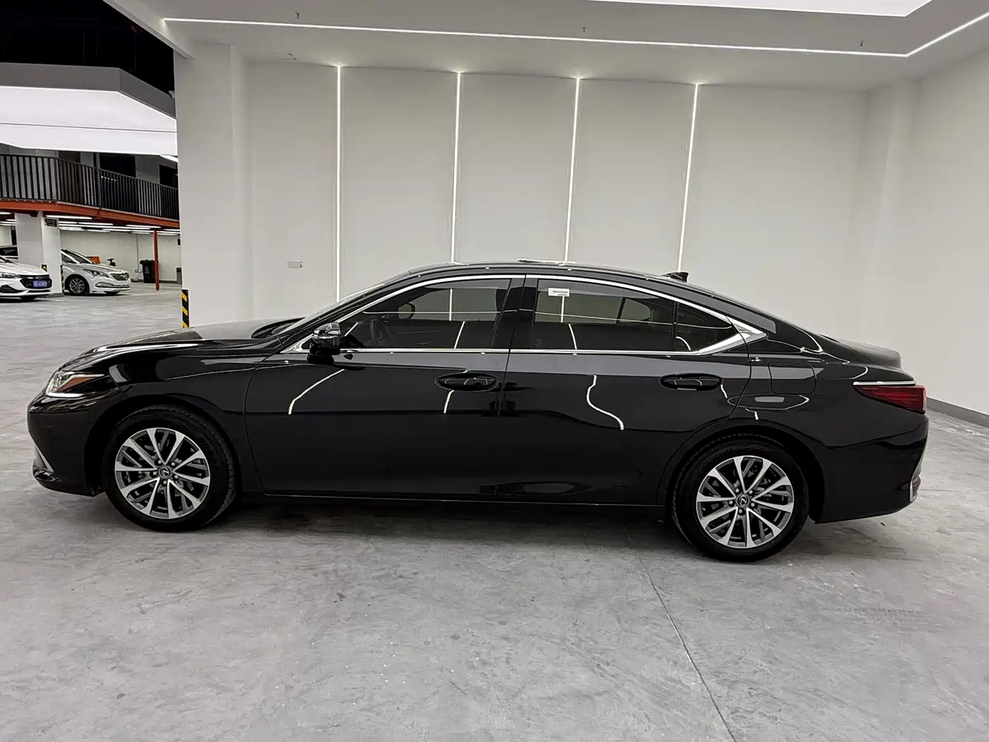 Lexus ES 2022 200 Excellence Edition фото 14