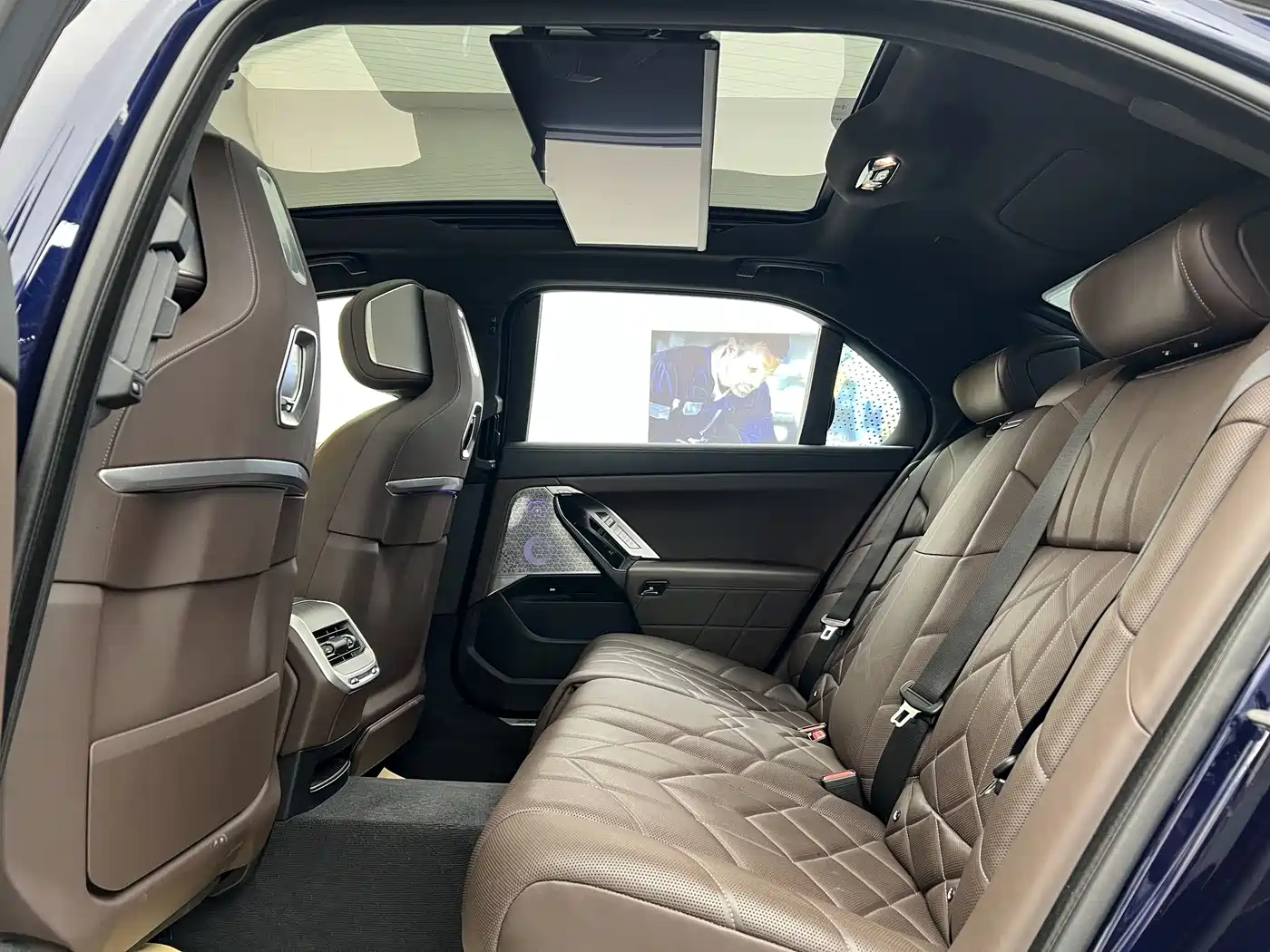 BMW 7 Series 2023 740Li Exclusive M Sport Package фото 5
