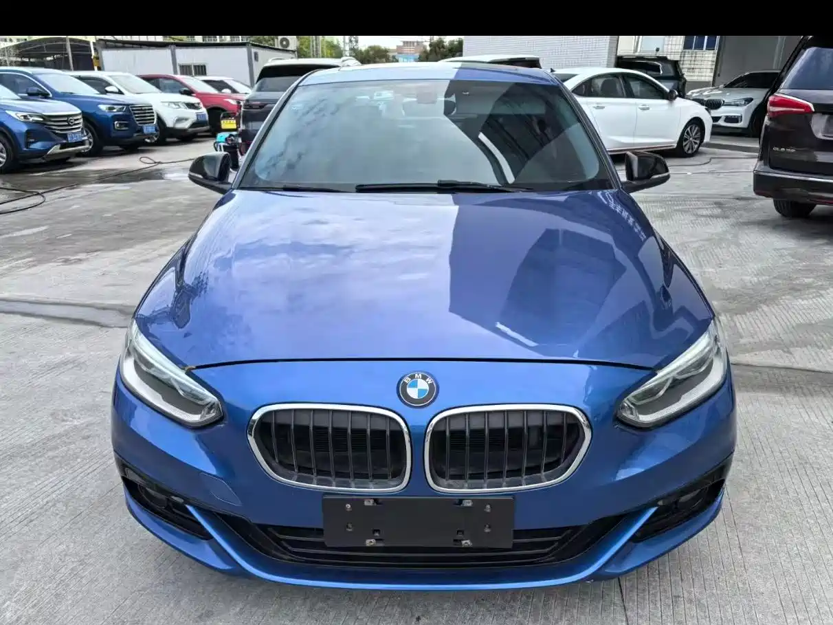BMW 1 Series 2017 118i Sport фото 2
