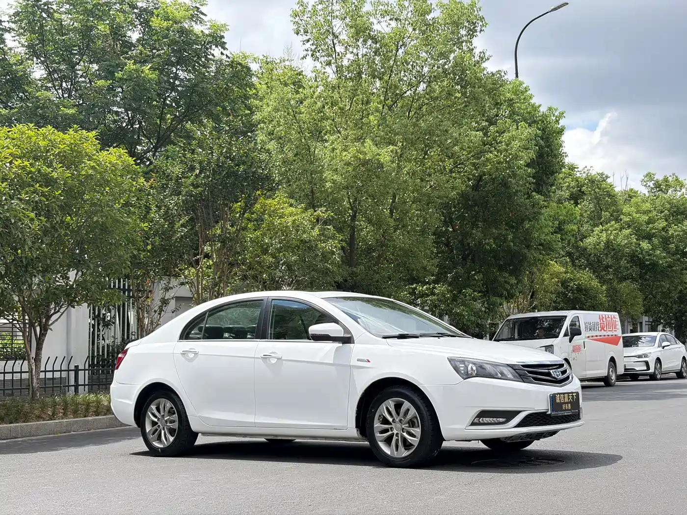 Фото 4 - Geely Emgrand