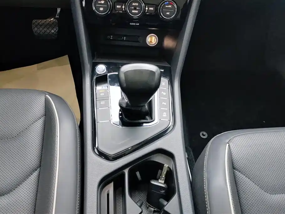 Volkswagen Tiguan L 2017 330TSI Automatic 2WD Flagship Edition фото 16