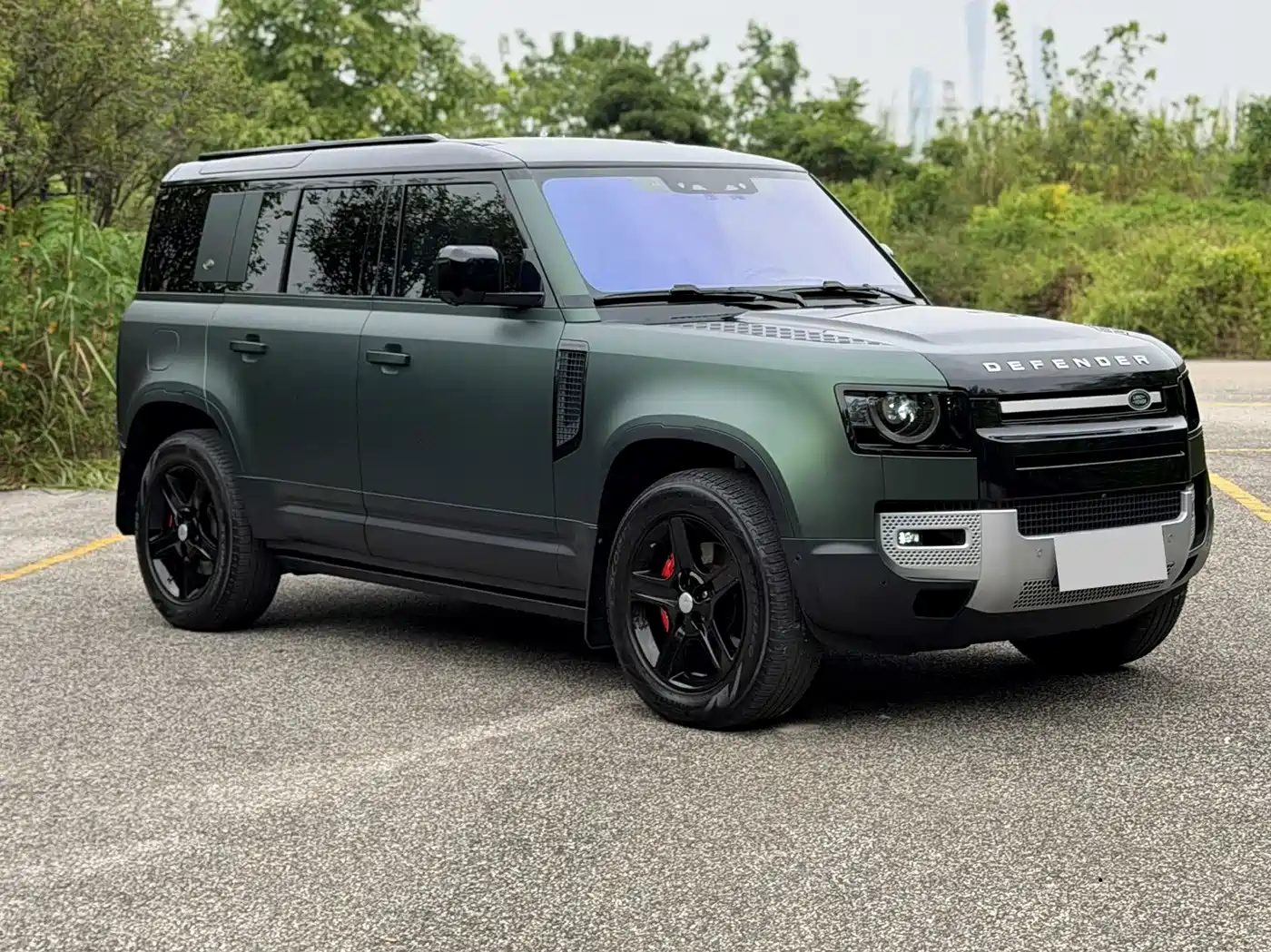 Land Rover Defender 2020 Model 110 P400 HSE фото 2
