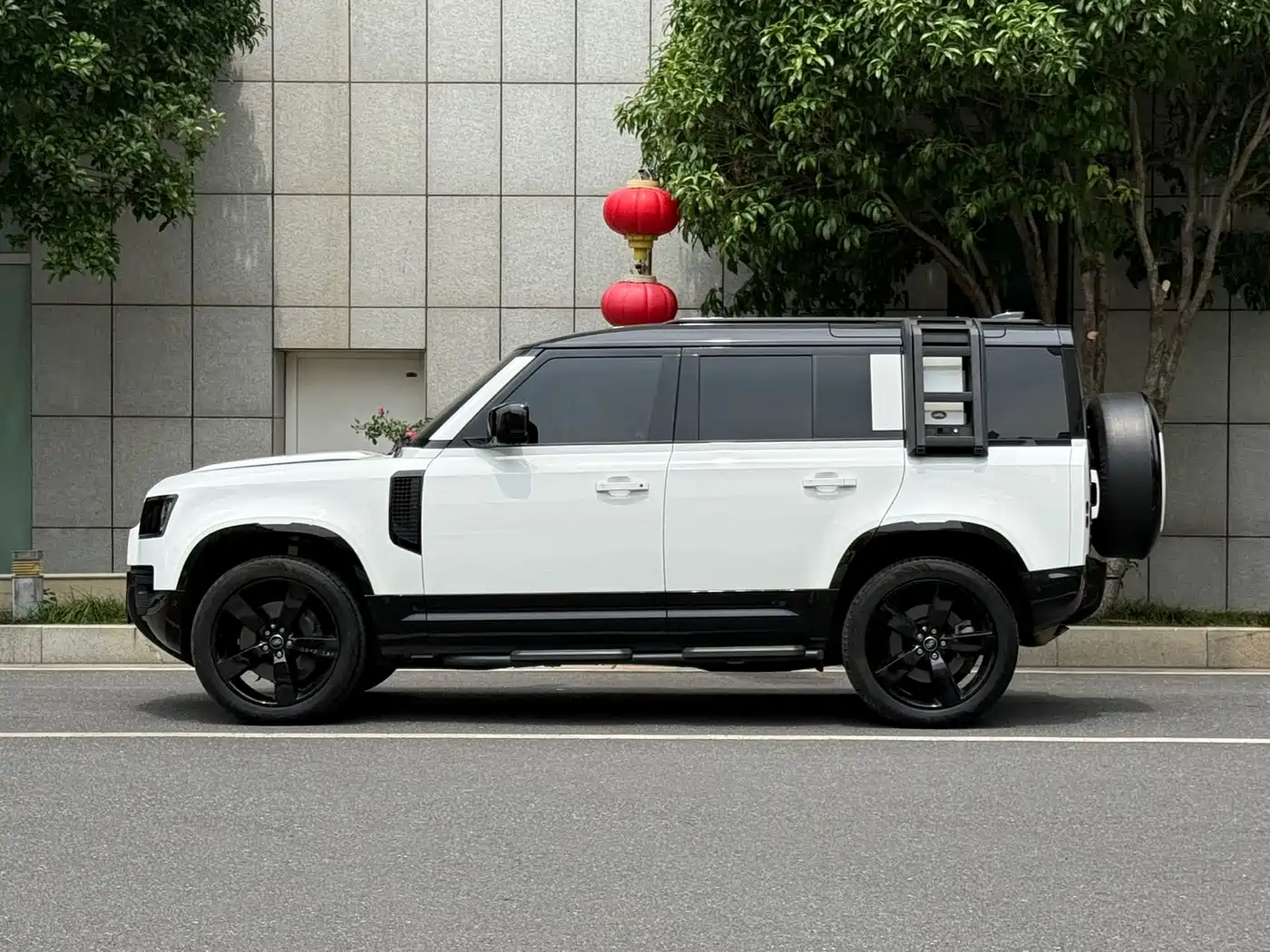 Land Rover Defender 2024 110 3.0T P400 X-DYNAMIC HSE фото 3