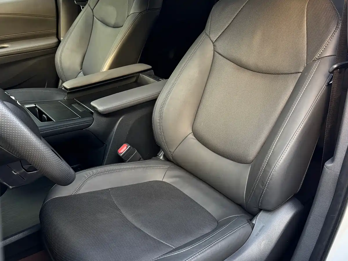 Toyota Sienna 2024 2.5L Hybrid Premium Edition фото 8