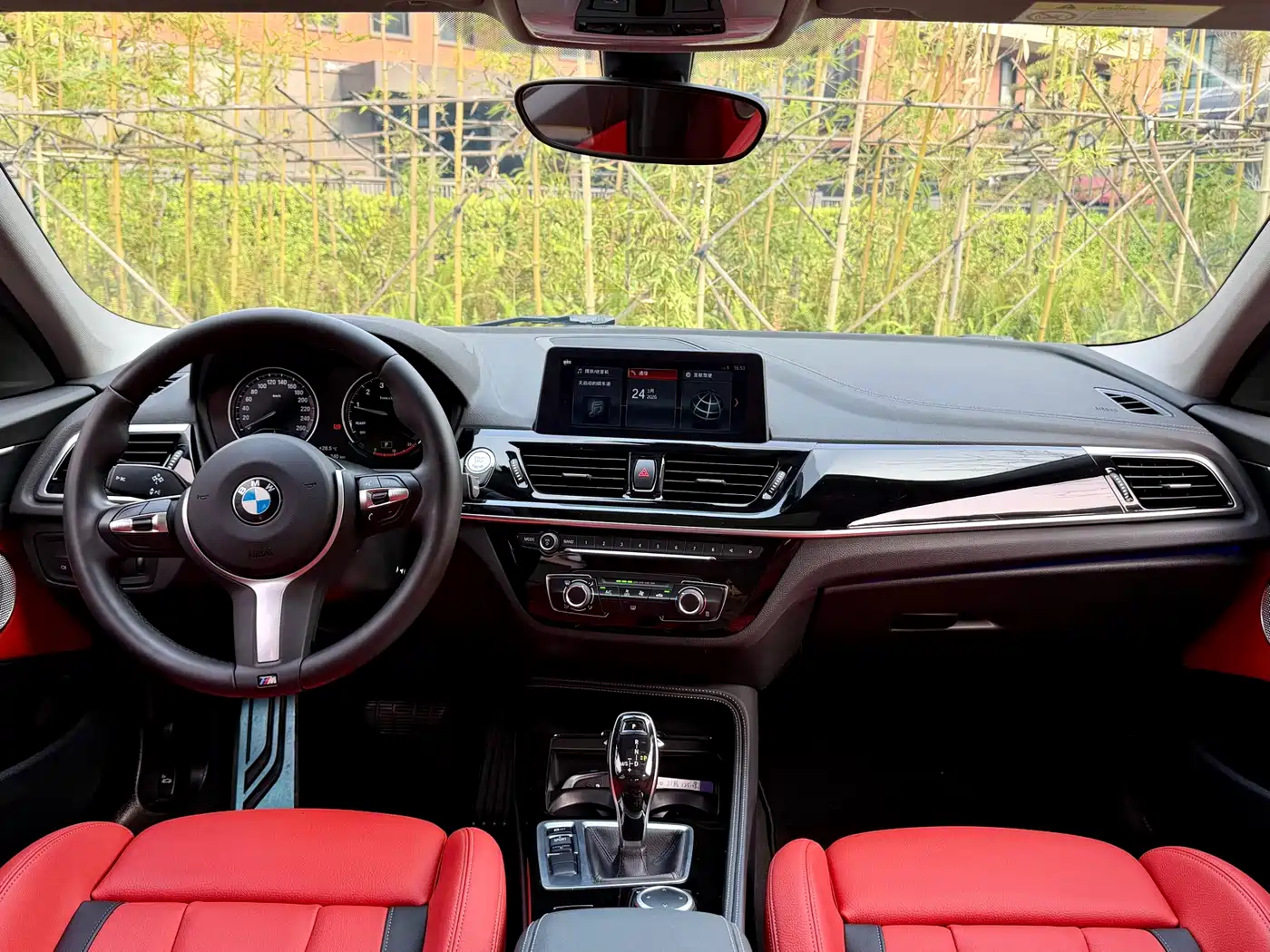 BMW 1 Series 2021 125i M Sport Black Night Edition фото 14