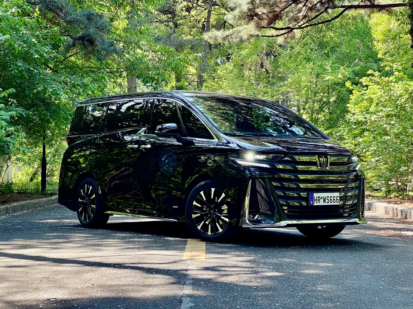 Toyota Vellfire 2024 Crown Hybrid 2.5L Premium Edition фото 5