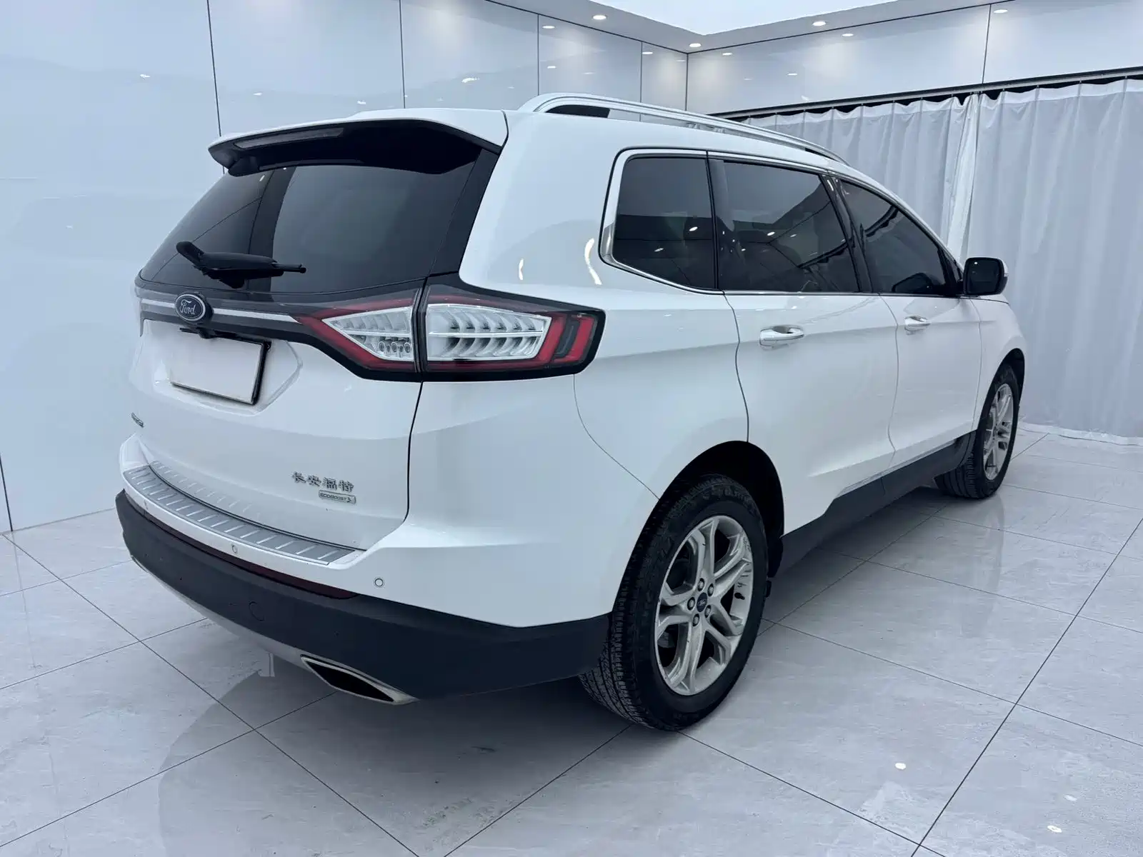 Фото 4 - Ford Edge