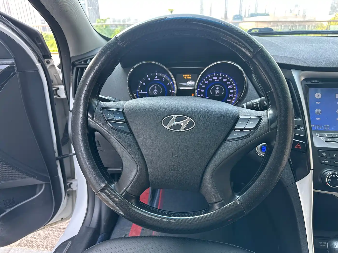 Hyundai Sonata 2014 2.0L Automatic Luxury фото 14