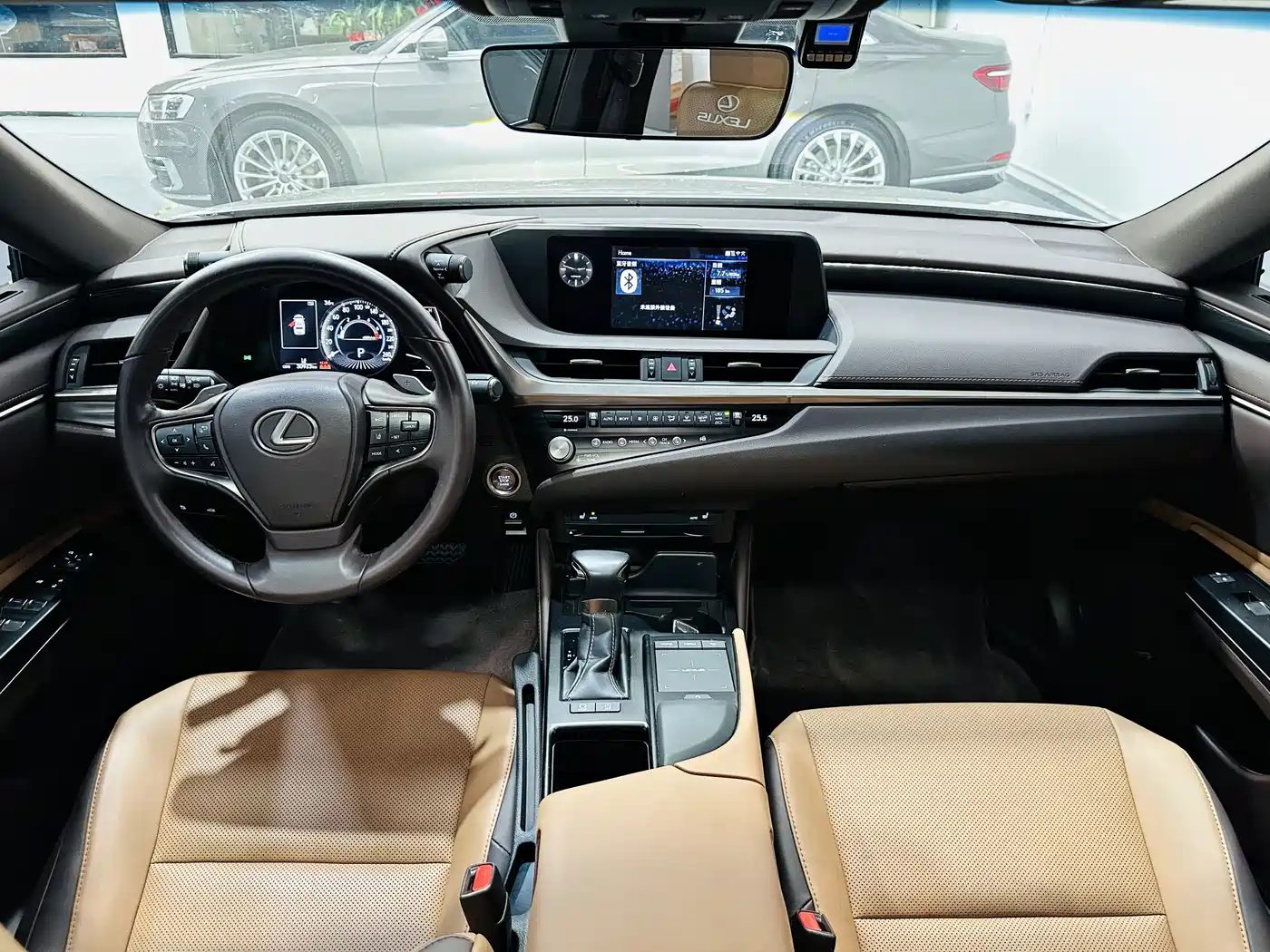Фото 6 - Lexus ES