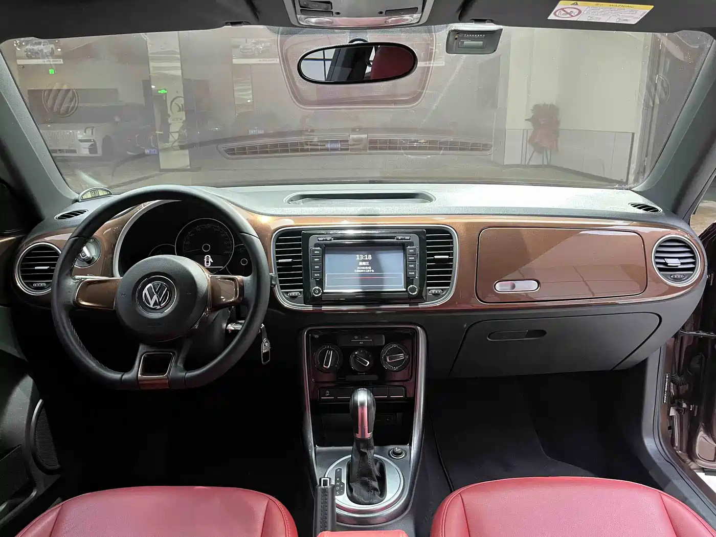 Volkswagen Beetle 2017 180TSI Enjoy фото 7