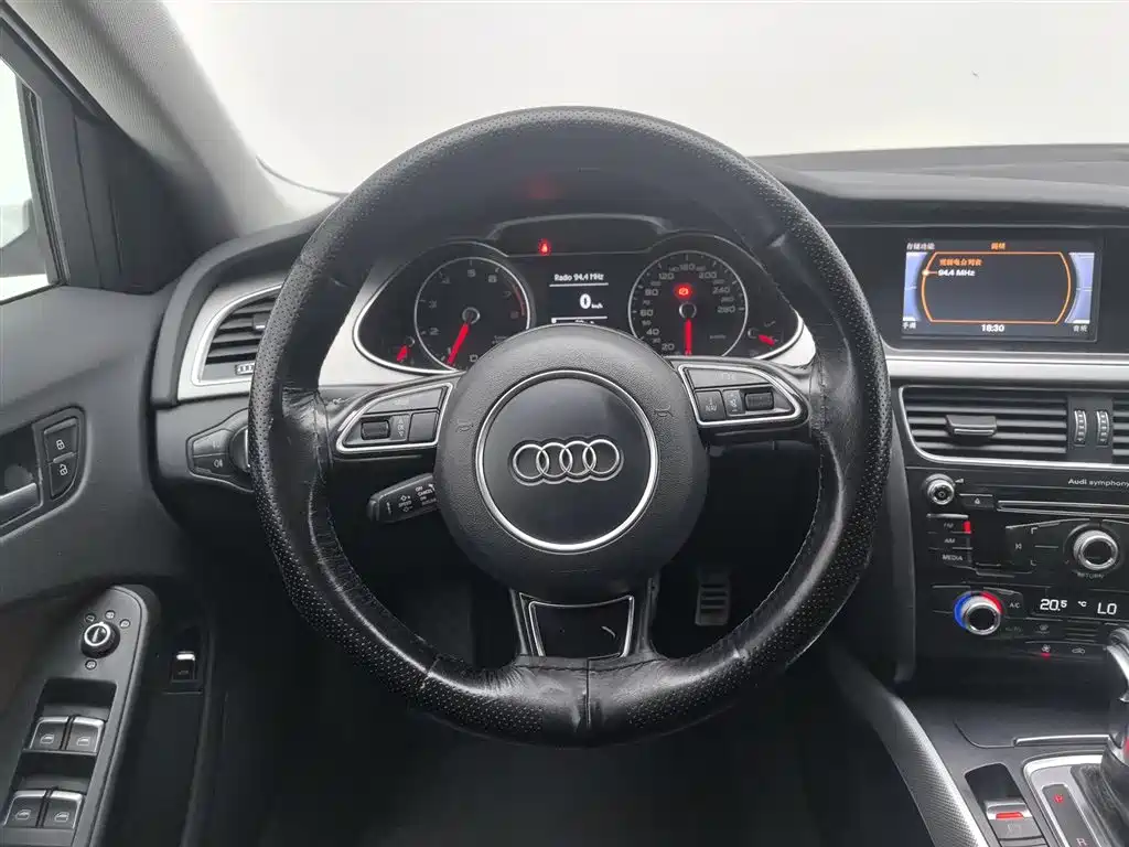 Фото 11 - Audi A4L