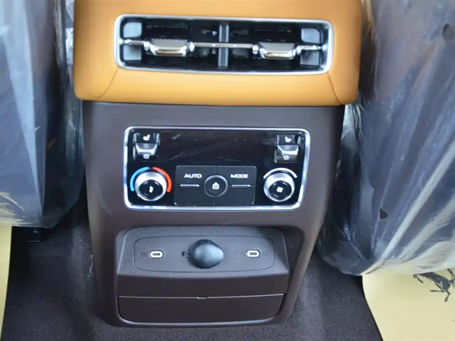 Tank 500 EV 2026 Hi4-T Smart Edition фото 11