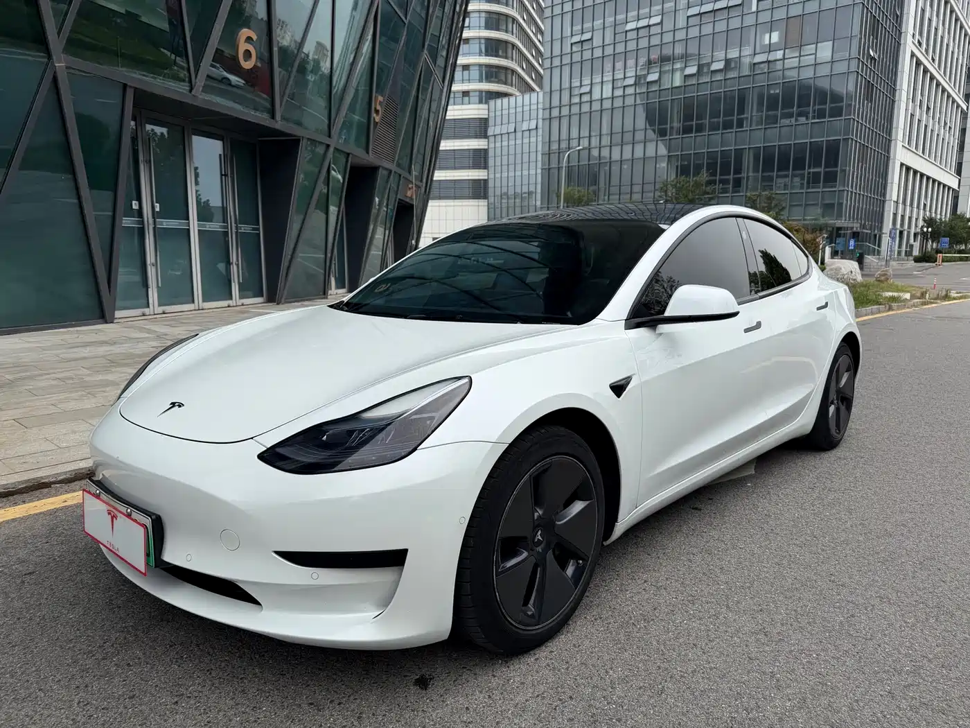 TESLA MODEL 3