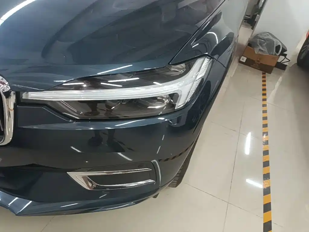 Фото 24 - Volvo XC60
