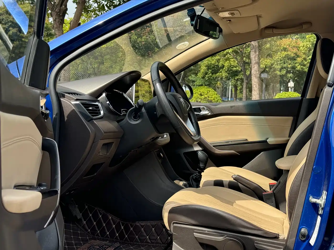 Baojun 310W 2018 2017 1.5L Manual Fashion Edition (China V)