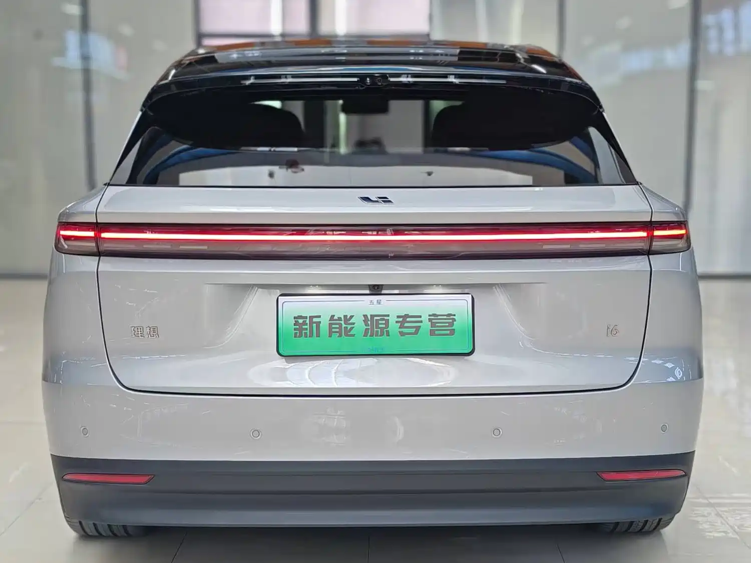Фото 4 - Li Auto i6