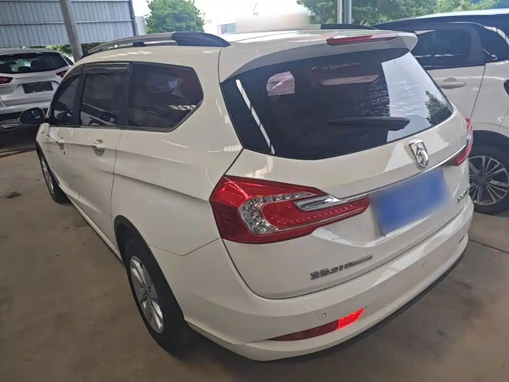 Baojun 310W 2018 2017 1.5L Manual Fashion Edition (China V)