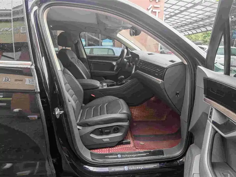 Volkswagen Touareg 2022 2021 3.0TSI R-Line Classic Sport Package