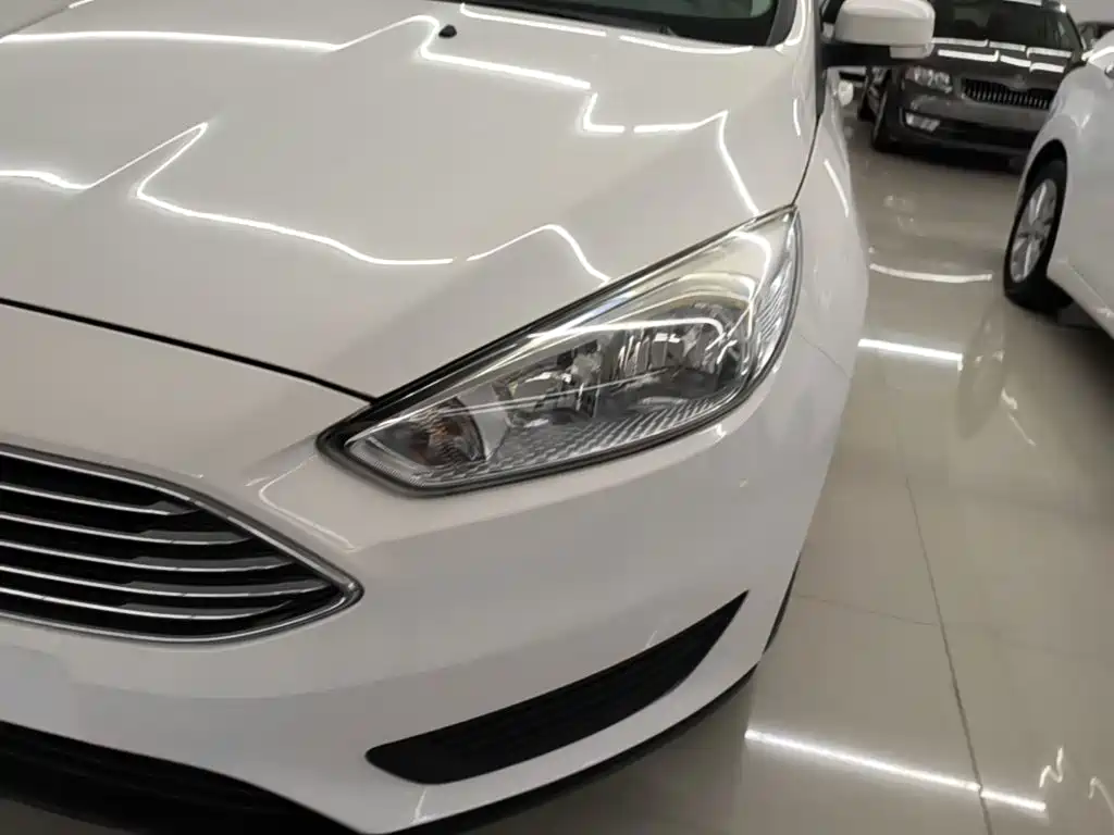 Фото 24 - Ford Focus