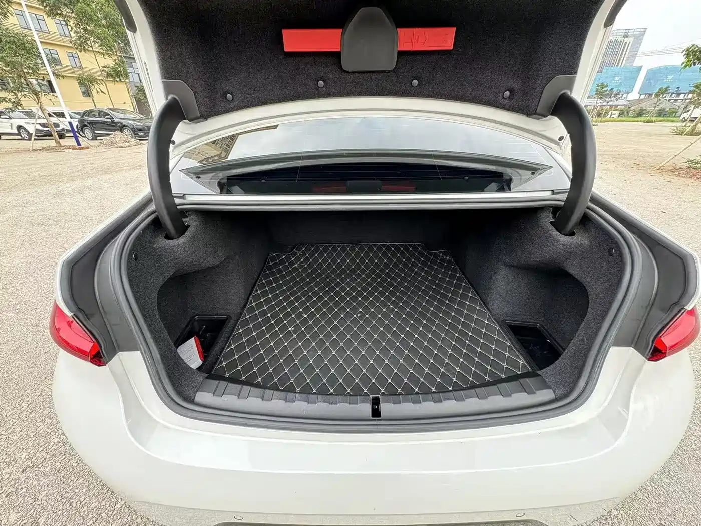 BMW 3 Series 2023 320Li M Sport Package фото 18