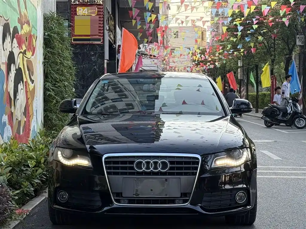 Audi A4L 2012 2.0 TFSI Auto Comfort фото 2