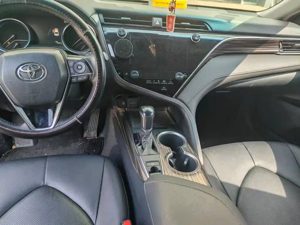 Фото 3 - Toyota Camry