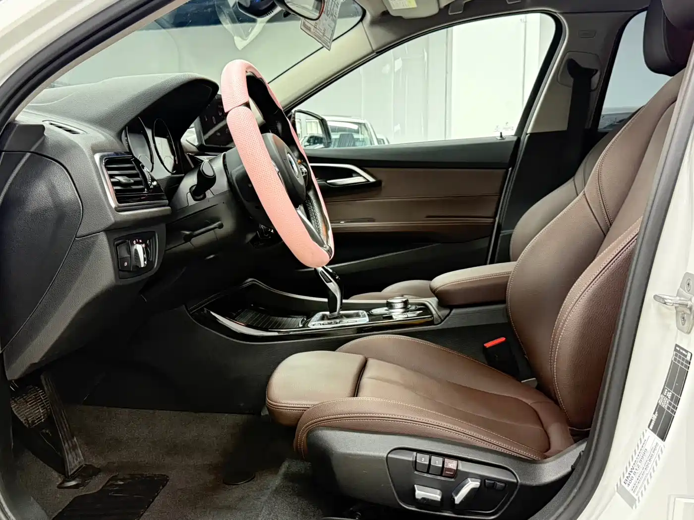 BMW 1 Series 2022 120i M Sport Shadow Edition фото 16