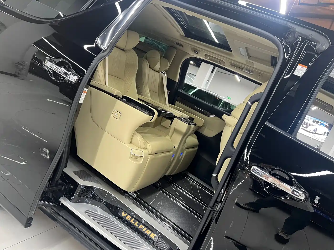 Toyota Vellfire 2021 Crown Hybrid 2.5L HV Premium Edition фото 12