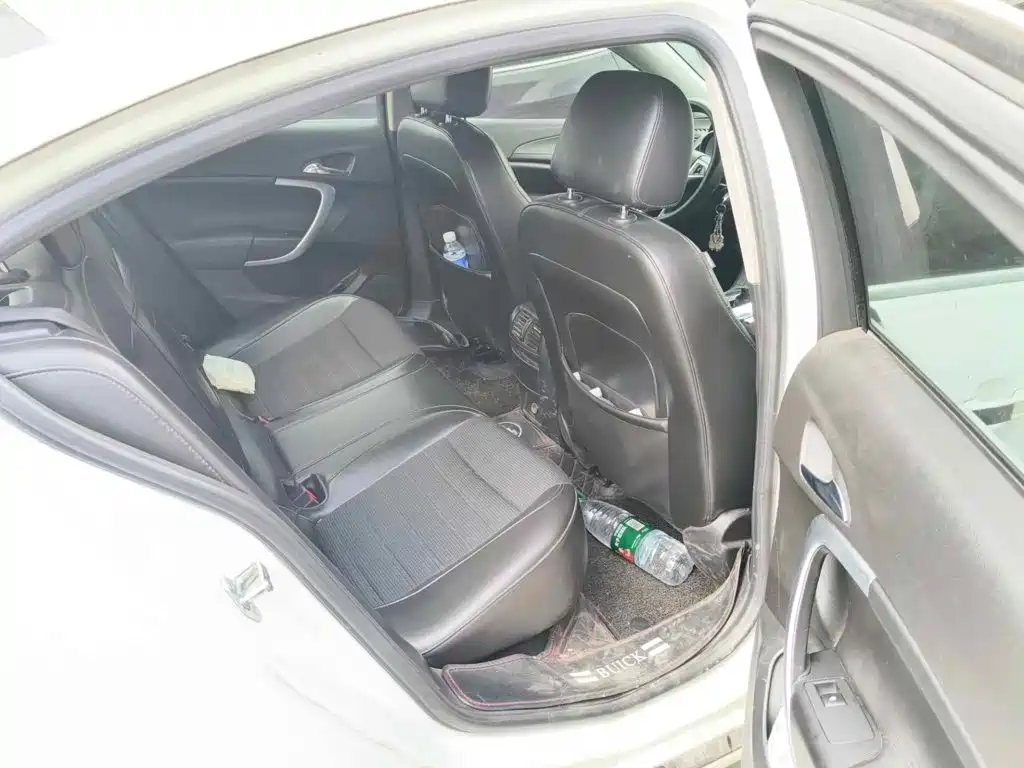 Photo 11 - Buick Regal