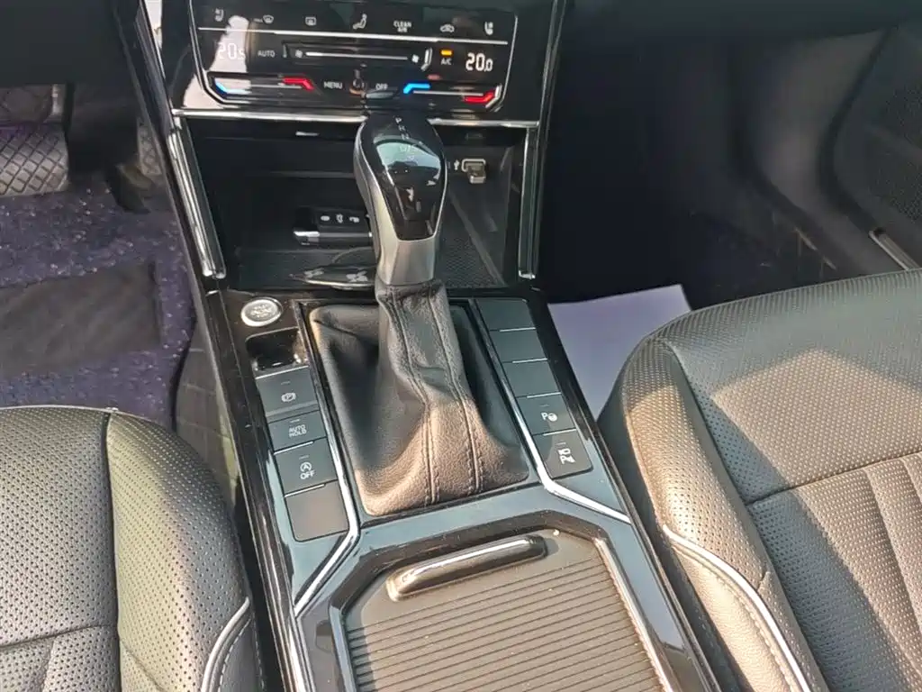 Volkswagen Passat 2023 330TSI Starlight Luxury Edition фото 14