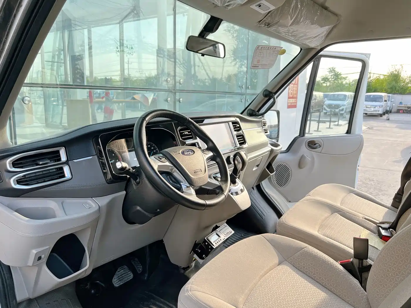Ford New Generation Transit 2021 2021 2.2T (Package) Automatic Standard Bus Pro Extended Wheelbase Dual Rear Tires (With Sliding Door) 17-Seat High Roof China VI