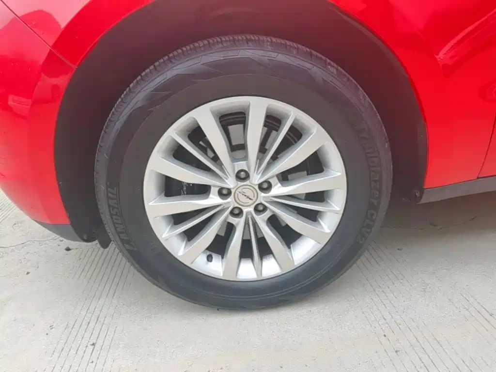 Фото 23 - Zotye SR9