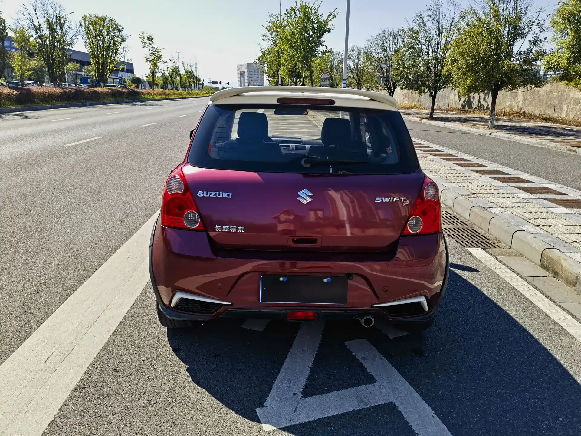 Photo 4 - Suzuki Swift