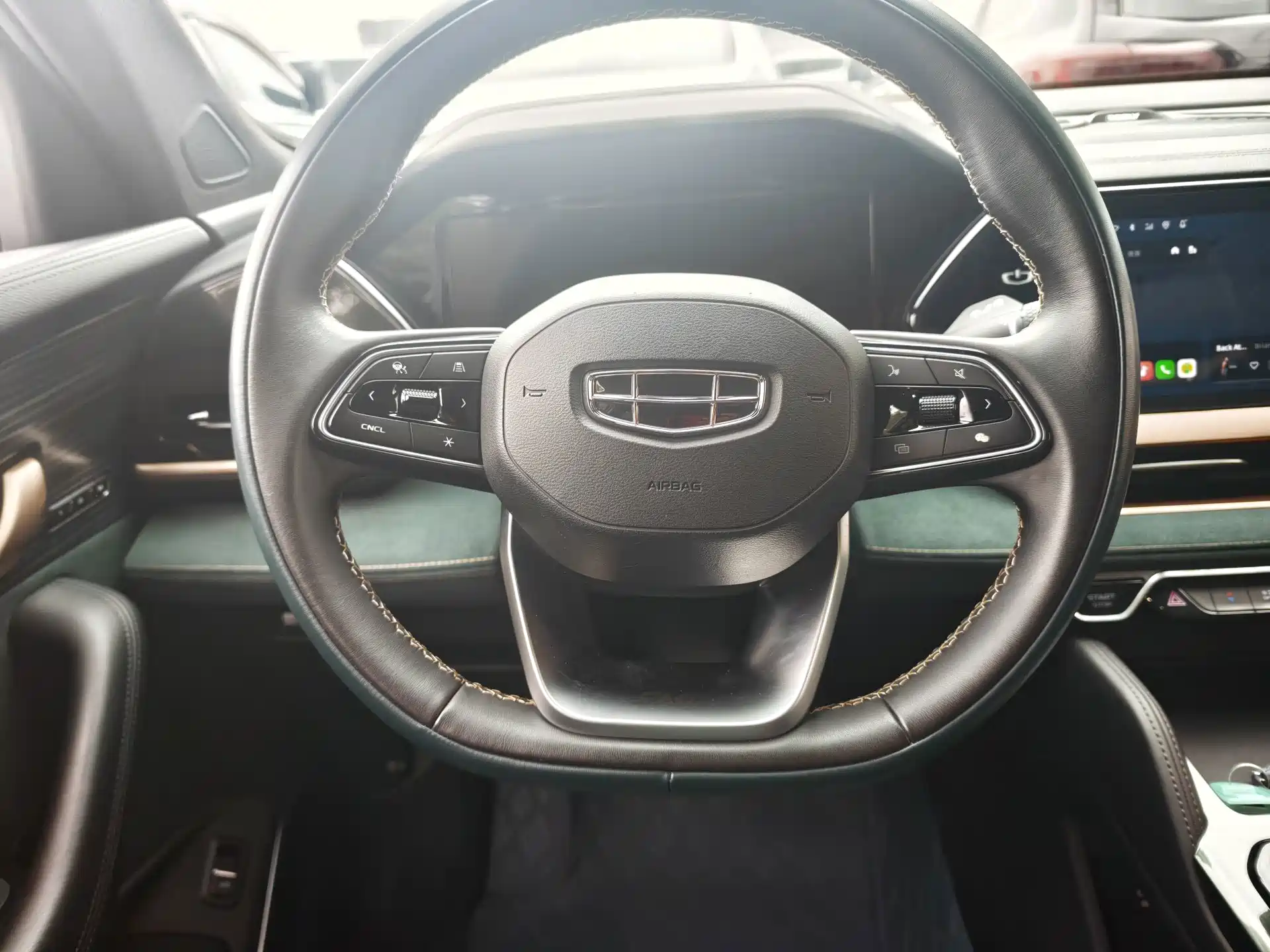 Фото 6 - Geely Monjaro